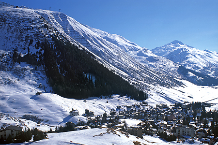 Schutzwald oberhalb Andermatt, Schweiz